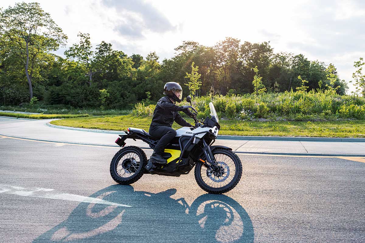 ONRD 2WV MY26 ORIGIN STD BrightWhite Action 11856 RGB