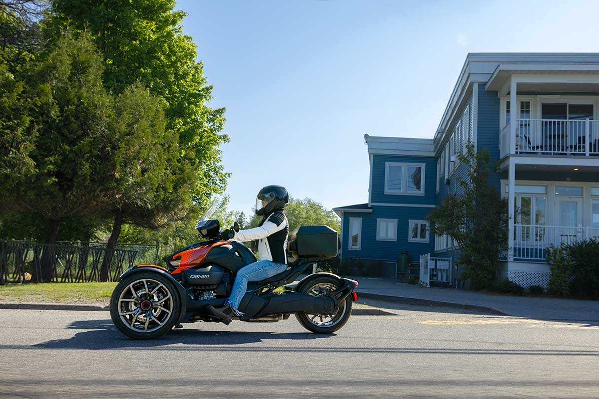 ONRD 3WV MY26 RIKER 900 CrimsonRush Action 256A3627 RGB